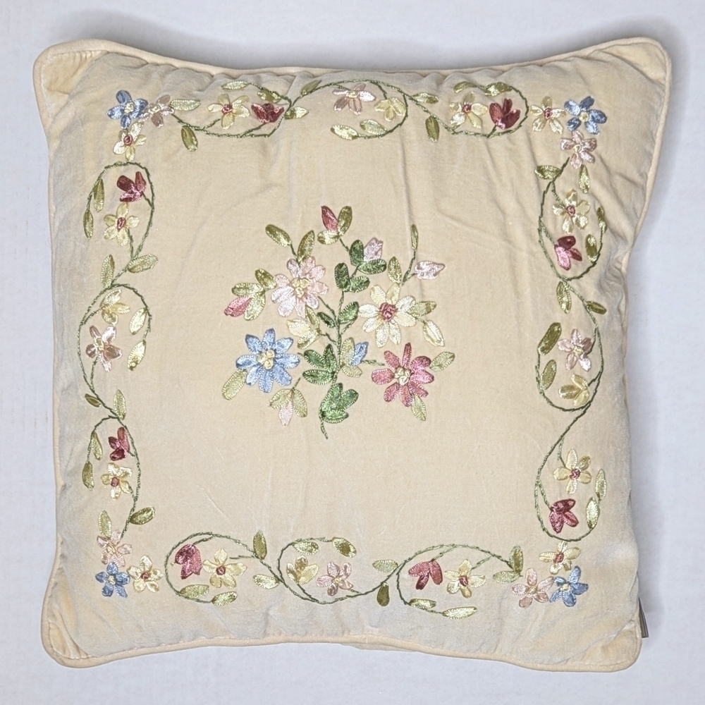 Vintage NWT Ribbon Creamy Velvet Floral Victoria's Garden 13" x 13" Pillow